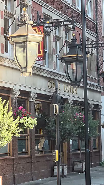 Historic London Pubs: Secret Lore, Smugglers & Hidden Pints (Digital Guide)